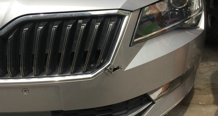 车前唇撞裂了能修补吗(车前唇撞裂了能修复吗)插图