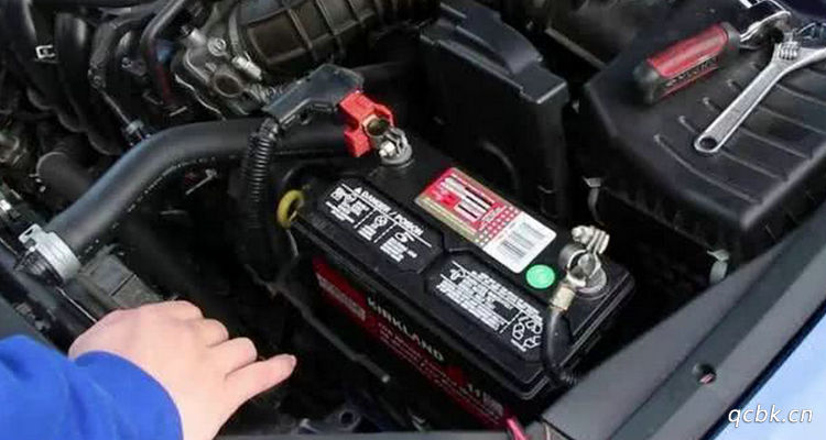 汽车电瓶性能下降有什么影响(汽车电瓶性能下降会影响油耗吗)插图