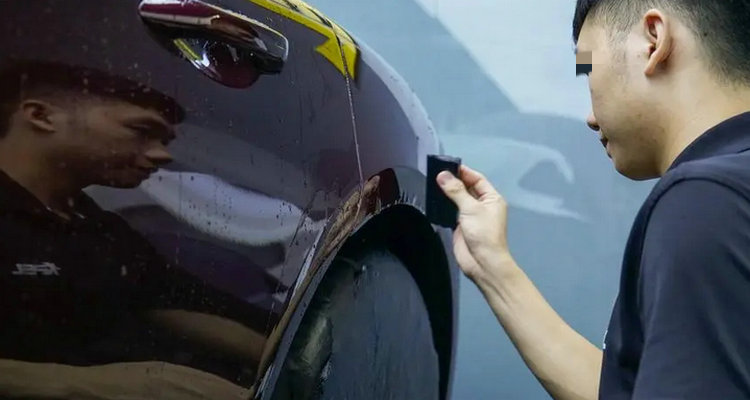 自己贴车膜教程简单的(自己动手贴车膜教程)