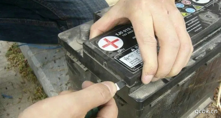 免维护电瓶修复的正确方法(免维护电瓶修复方法)