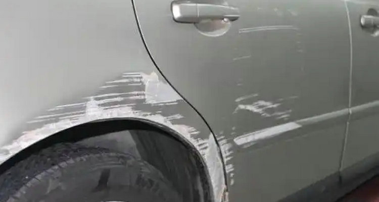 一点点露底漆需要修吗(露了一点点底漆会生锈吗)