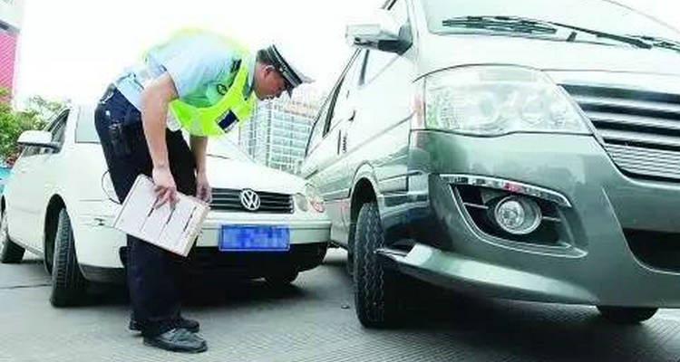 轻微剐蹭没感觉走了算逃逸吗(轻微剐蹭当时没有感觉算逃逸吗)