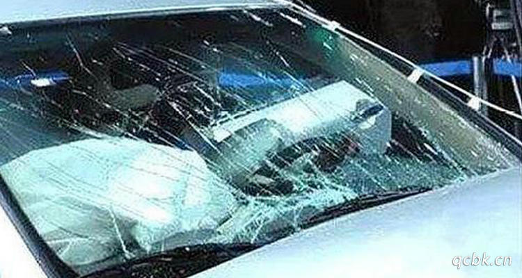 挡风玻璃裂了能走保险吗(挡风玻璃裂了能修复吗)