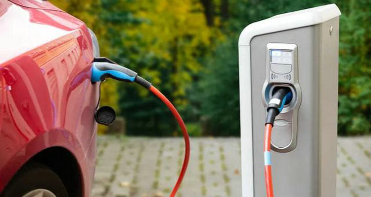 纯电动车充电充满好还是不充满好(纯电动车充电充多长时间)