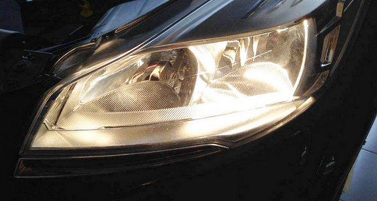 车大灯变黄怎样处理(车大灯变黄怎样修复)