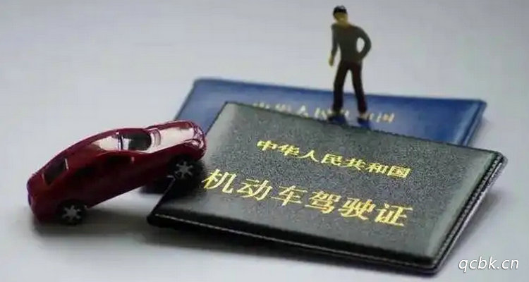 驾驶证过期一个月怎么办理(驾驶证过期一个月能开车吗)