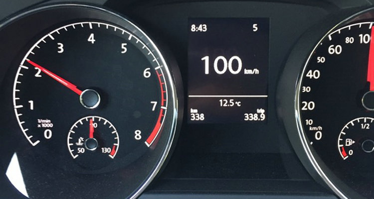 汽车100码发动机转速多少正常(汽车100码发动机转速3000转)