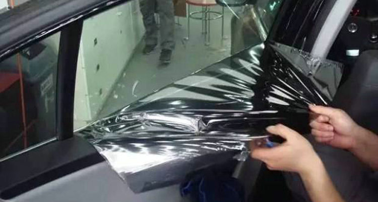 如何清除汽车旧贴膜(旧车怎么清洗和新的一样)