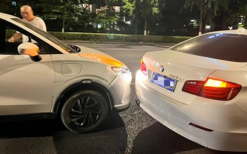 前车变道导致后车追尾是谁的责任(前车变道导致后车追尾责任认定)