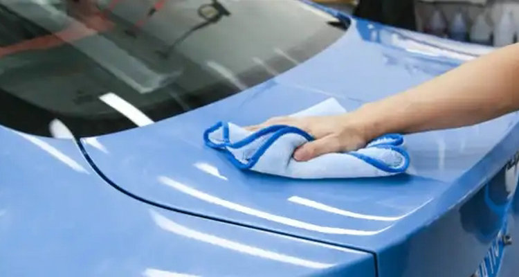 汽车贴了车衣膜后还要打蜡保养吗(汽车贴车衣膜的好处和坏处)