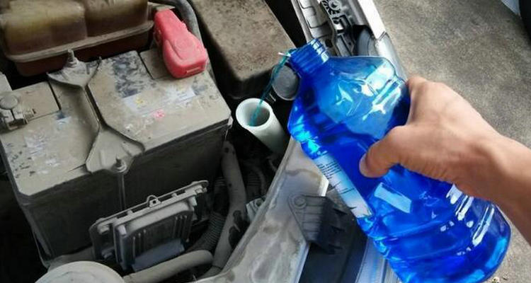 玻璃水过期了还能用吗(玻璃水过期可以使用吗)插图 玻璃水过期了还能用吗(玻璃水过期可以使用吗)插图