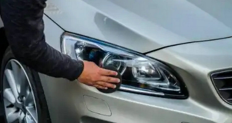 车灯发黄怎么处理小窍门(车灯发黄怎么处理小窍门视频)