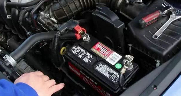 汽车电瓶能放多长时间不开(汽车电瓶能放多少度电)