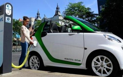 公共充电桩插头通用吗(公共充电桩插头紧了一般几天恢复)