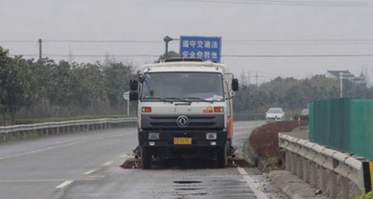 高速公路逆行扣多少分罚多少款(高速公路逆行扣多少分)插图