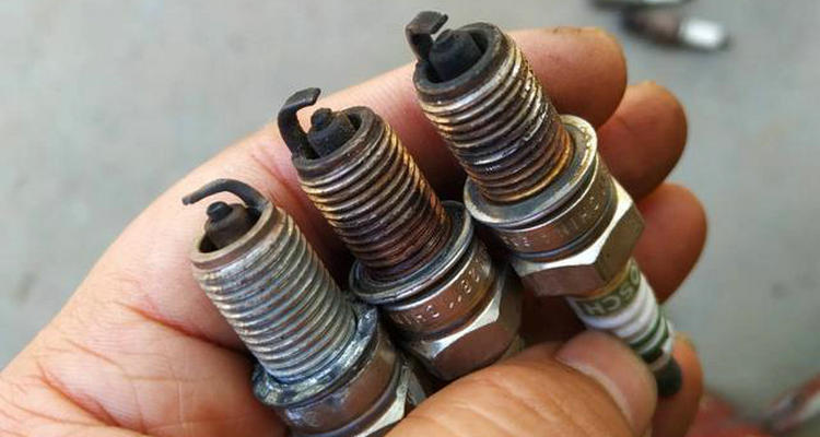 铱金火花塞多久换一次(双铱金火花塞多少钱一支)