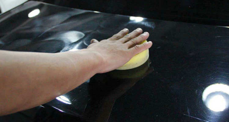 车漆上像水渍一样怎么去除(车漆上像水渍一样怎么办)