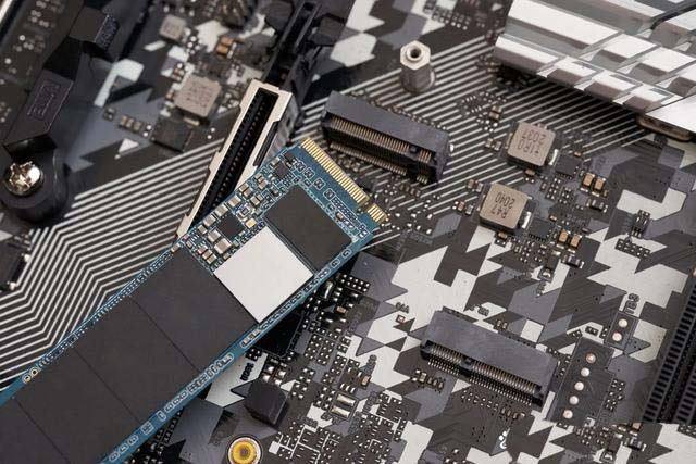 为什么电脑安装两个SSD固态硬盘比一个好? 这里有3个理由插图3