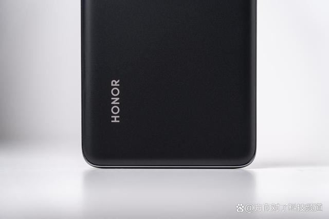 AI旅拍好帮手! 荣耀300 Pro手机深度测评插图2 AI旅拍好帮手! 荣耀300 Pro手机深度测评插图2