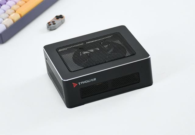 能随身携带的显卡 钛度mini显卡坞测评:内置AMD RX6600独显插图1 能随身携带的显卡 钛度mini显卡坞测评:内置AMD RX6600独显插图1