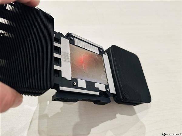 双风扇散热600W! 英伟达 RTX 50系列公版散热方案拆解首次揭秘插图5 双风扇散热600W! 英伟达 RTX 50系列公版散热方案拆解首次揭秘插图5