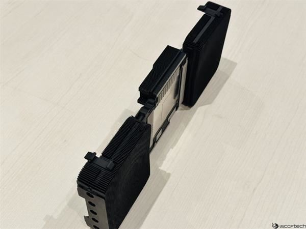 双风扇散热600W! 英伟达 RTX 50系列公版散热方案拆解首次揭秘插图8 双风扇散热600W! 英伟达 RTX 50系列公版散热方案拆解首次揭秘插图8