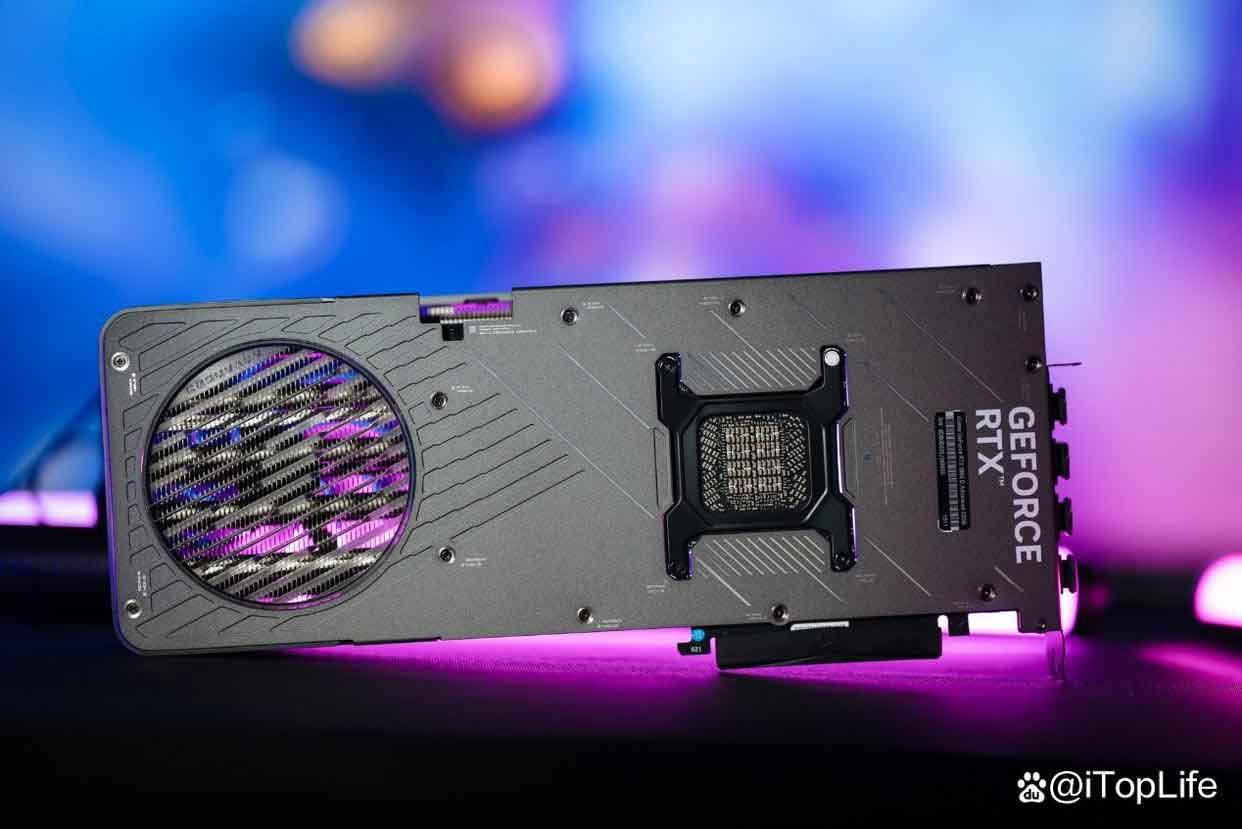 七彩虹首张RTX 50系显卡! iGame GeForce RTX 5090 D Advanced 32GB开箱插图4 七彩虹首张RTX 50系显卡! iGame GeForce RTX 5090 D Advanced 32GB开箱插图4