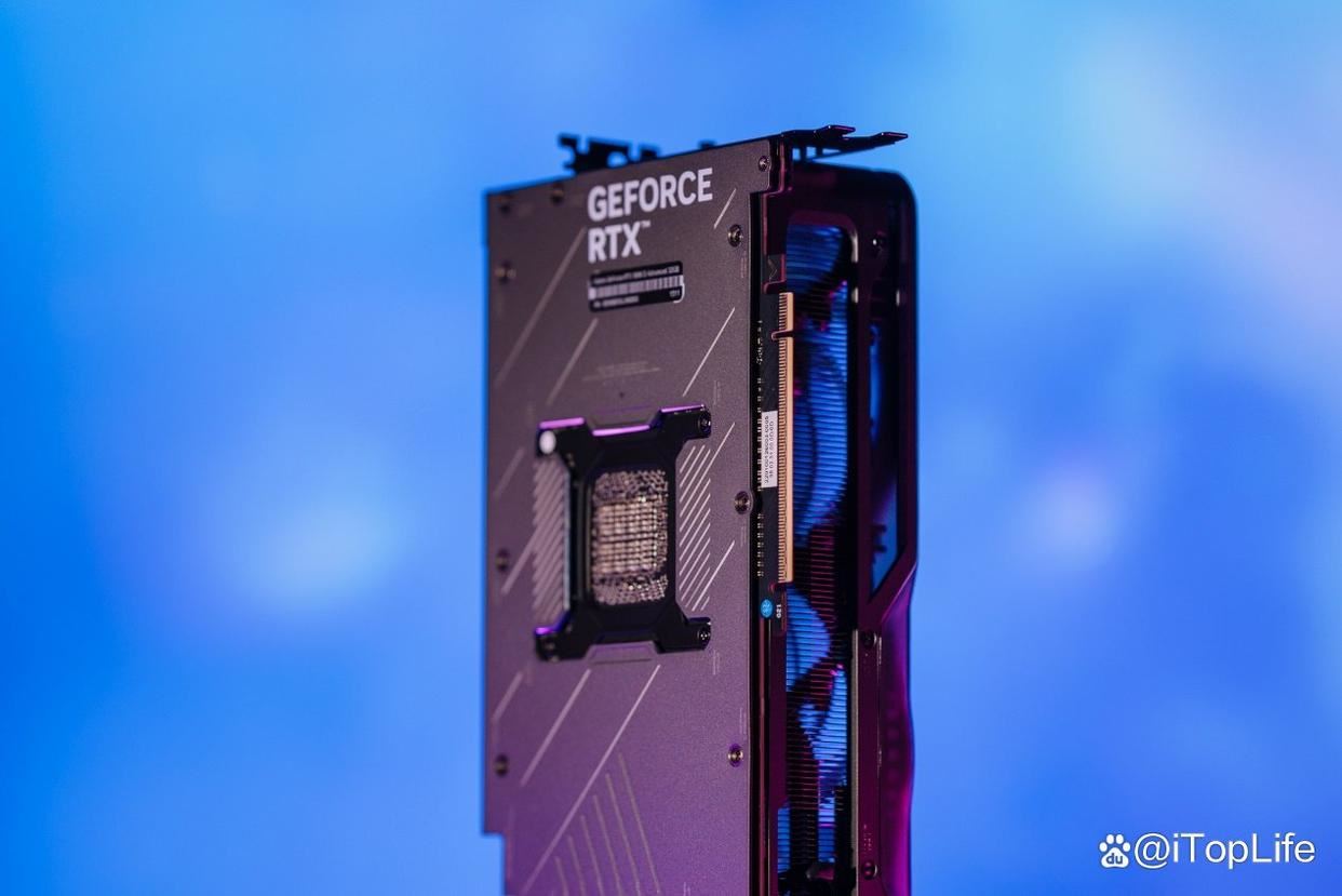 七彩虹首张RTX 50系显卡! iGame GeForce RTX 5090 D Advanced 32GB开箱插图5 七彩虹首张RTX 50系显卡! iGame GeForce RTX 5090 D Advanced 32GB开箱插图5