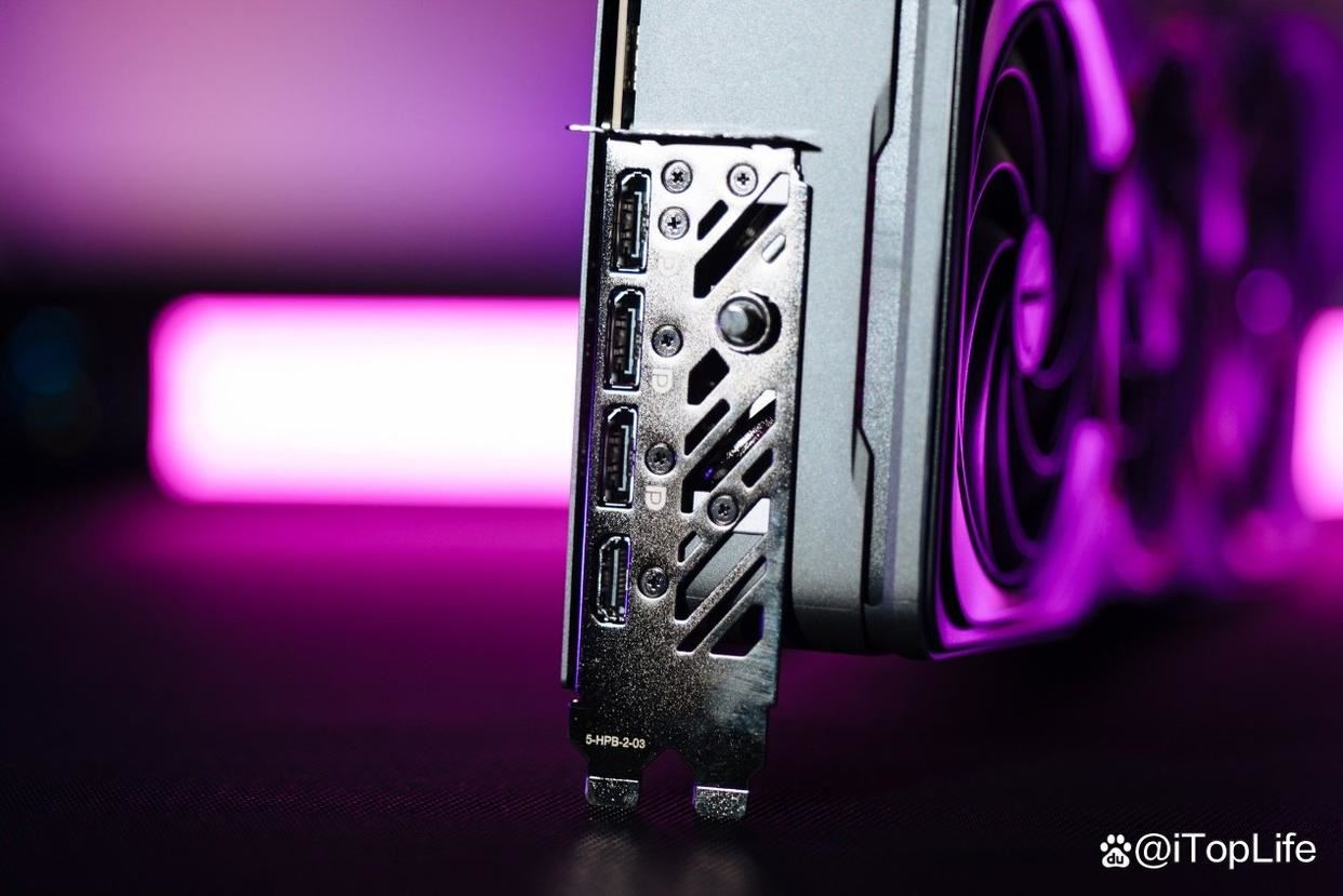 七彩虹首张RTX 50系显卡! iGame GeForce RTX 5090 D Advanced 32GB开箱插图6 七彩虹首张RTX 50系显卡! iGame GeForce RTX 5090 D Advanced 32GB开箱插图6