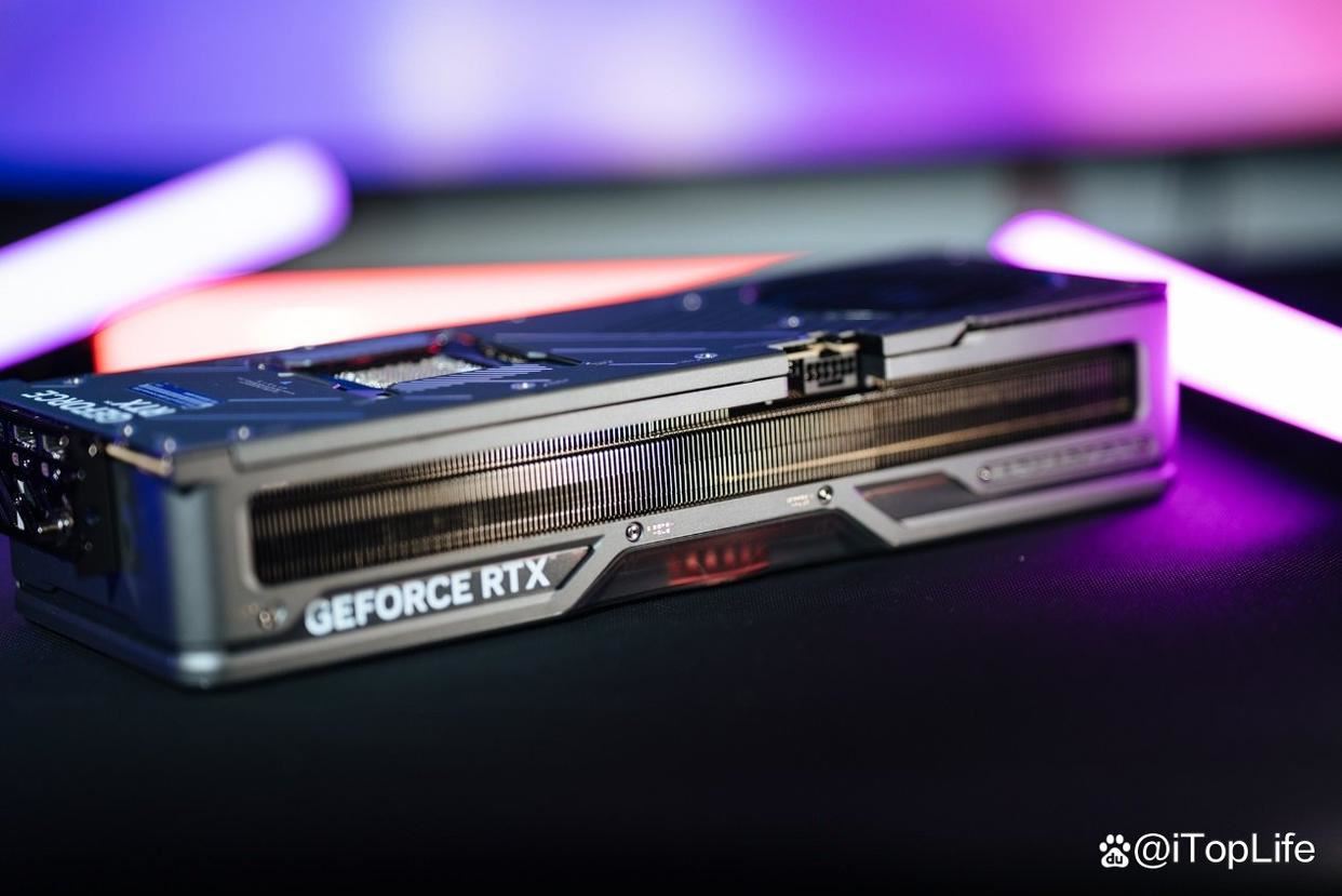 七彩虹首张RTX 50系显卡! iGame GeForce RTX 5090 D Advanced 32GB开箱插图13 七彩虹首张RTX 50系显卡! iGame GeForce RTX 5090 D Advanced 32GB开箱插图13