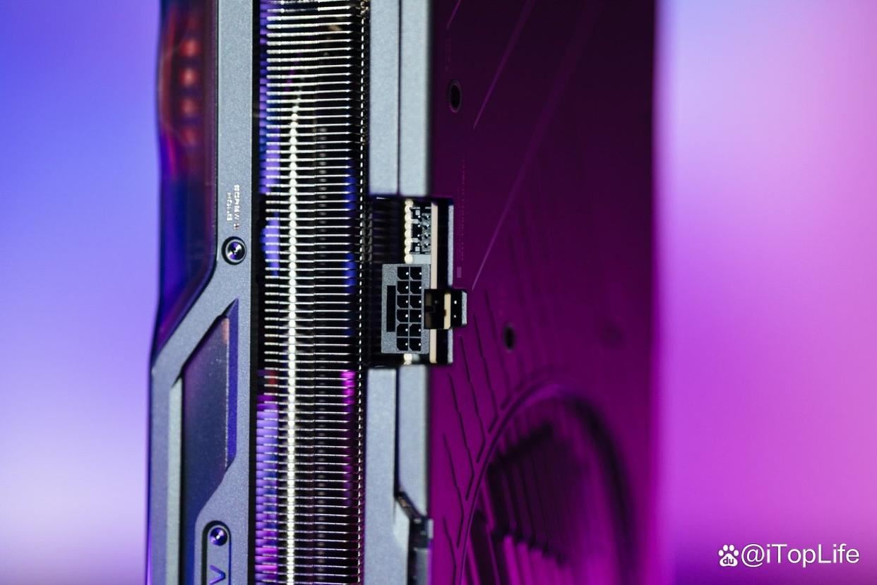 七彩虹首张RTX 50系显卡! iGame GeForce RTX 5090 D Advanced 32GB开箱插图17 七彩虹首张RTX 50系显卡! iGame GeForce RTX 5090 D Advanced 32GB开箱插图17