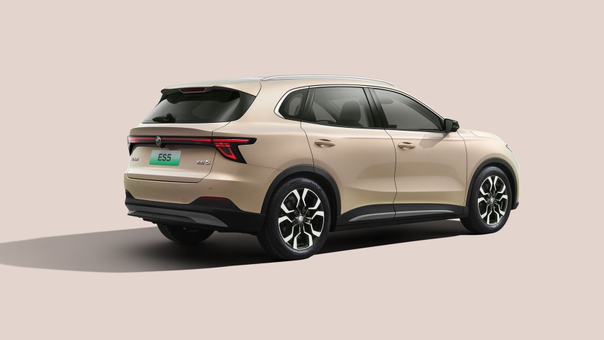 MG ES5上市：家用紧凑型SUV，搭载后五连杆独悬插图1