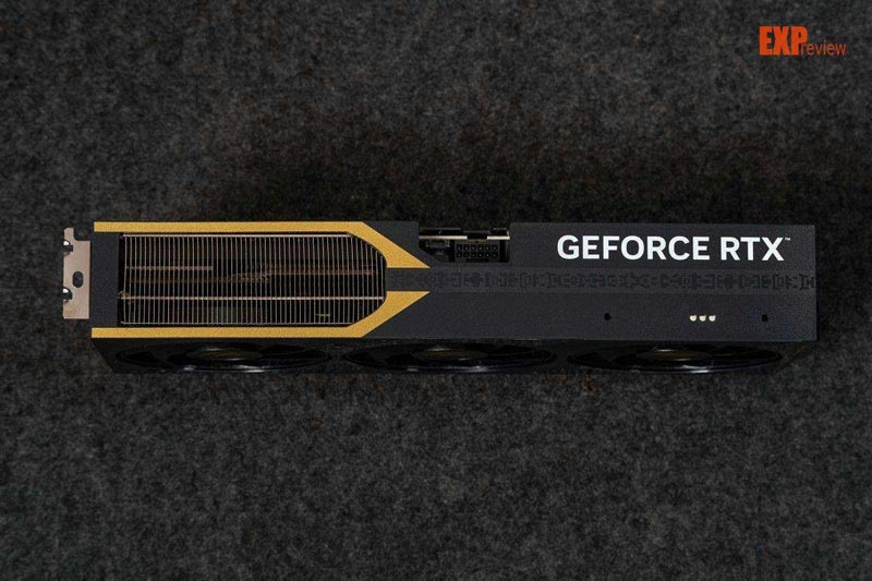 黑金设计搭配 DLSS 4! 影驰GeForce RTX 5080魔刃显卡评测插图15