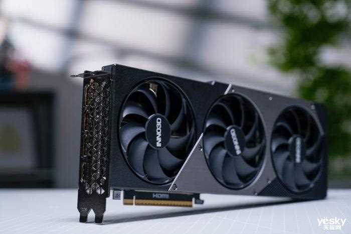 双槽设计 炸裂性能! 映众RTX 5070 Ti曜夜X3 16GB显卡全面评测插图4 双槽设计 炸裂性能! 映众RTX 5070 Ti曜夜X3 16GB显卡全面评测插图4