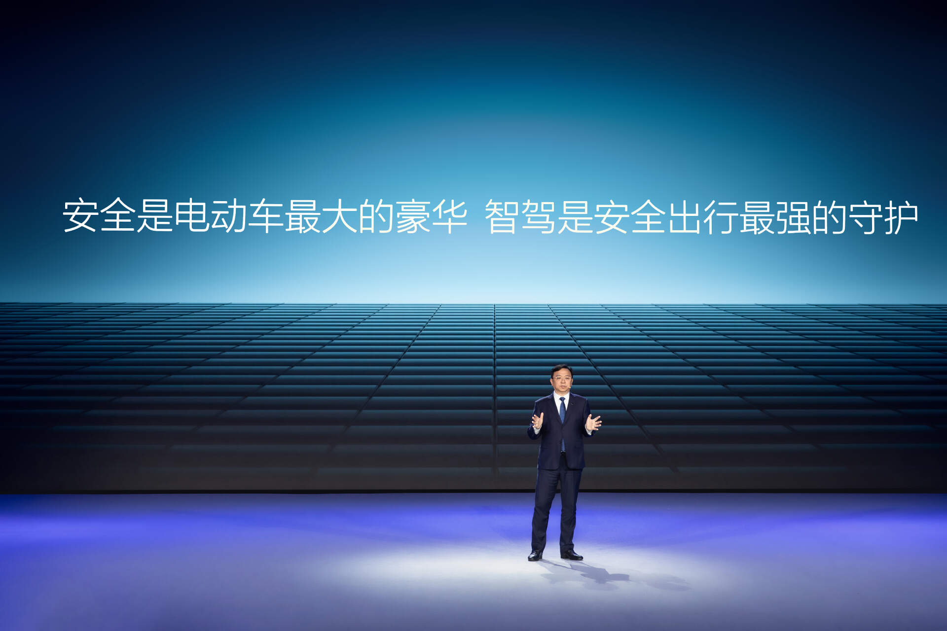 比亚迪又掀起一场风暴，全系车型搭载高阶智驾，开启全民智驾时代插图5