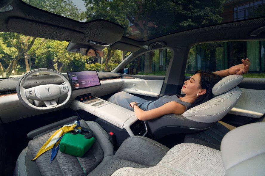 15.19万元起,深蓝L07携三大天花板最强战力跃级上新!插图5 15.19万元起,深蓝L07携三大天花板最强战力跃级上新!