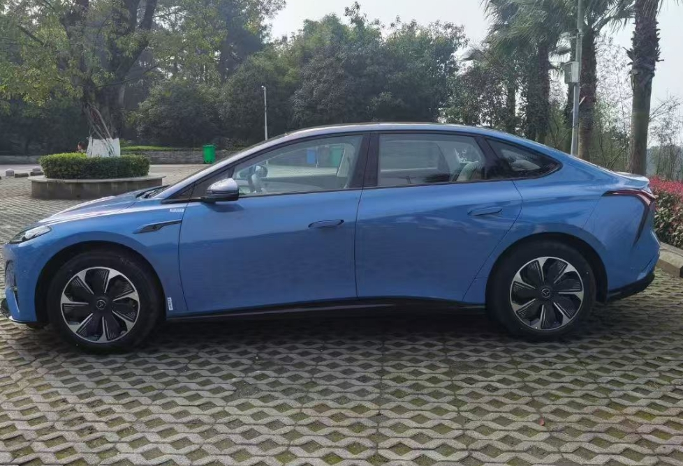 体验红旗天工05：轴距2.9米，900V补能，会是Model 3平替？插图6