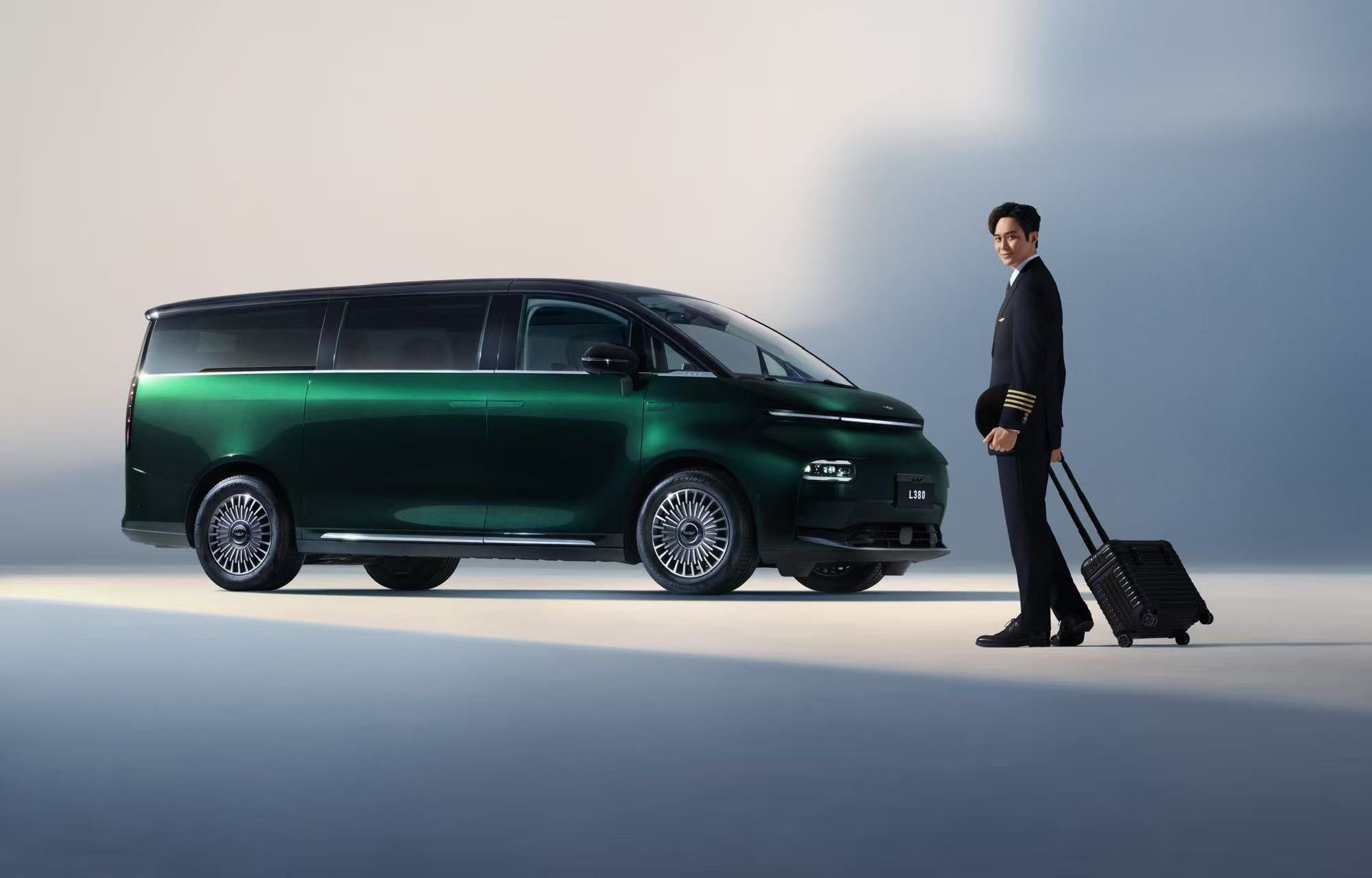 一车抵三车！吉利银河翼真L380耀世登场，售价29.99万元起插图2