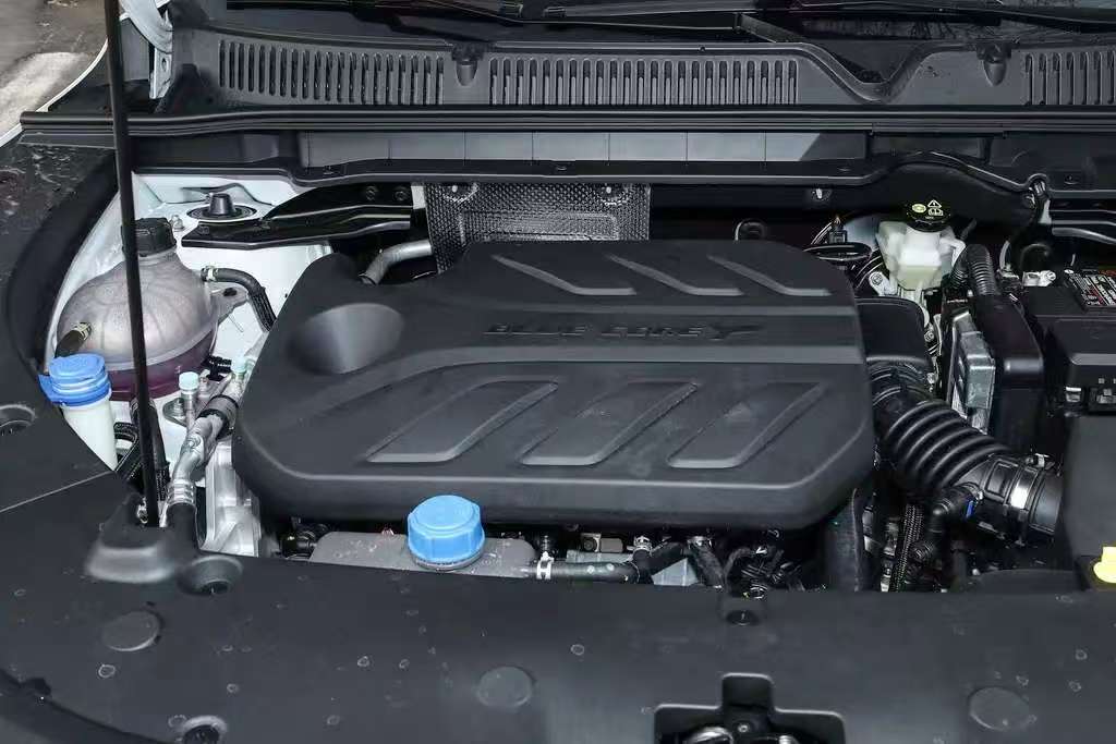 第四代CS75PLUS鲸悦版来了，对比瑞虎8PLUS豪华型选谁更好？插图2