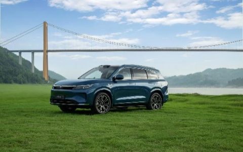 问界新M7杀疯了，5.2万优惠+智驾+大空间，买到即赚到！