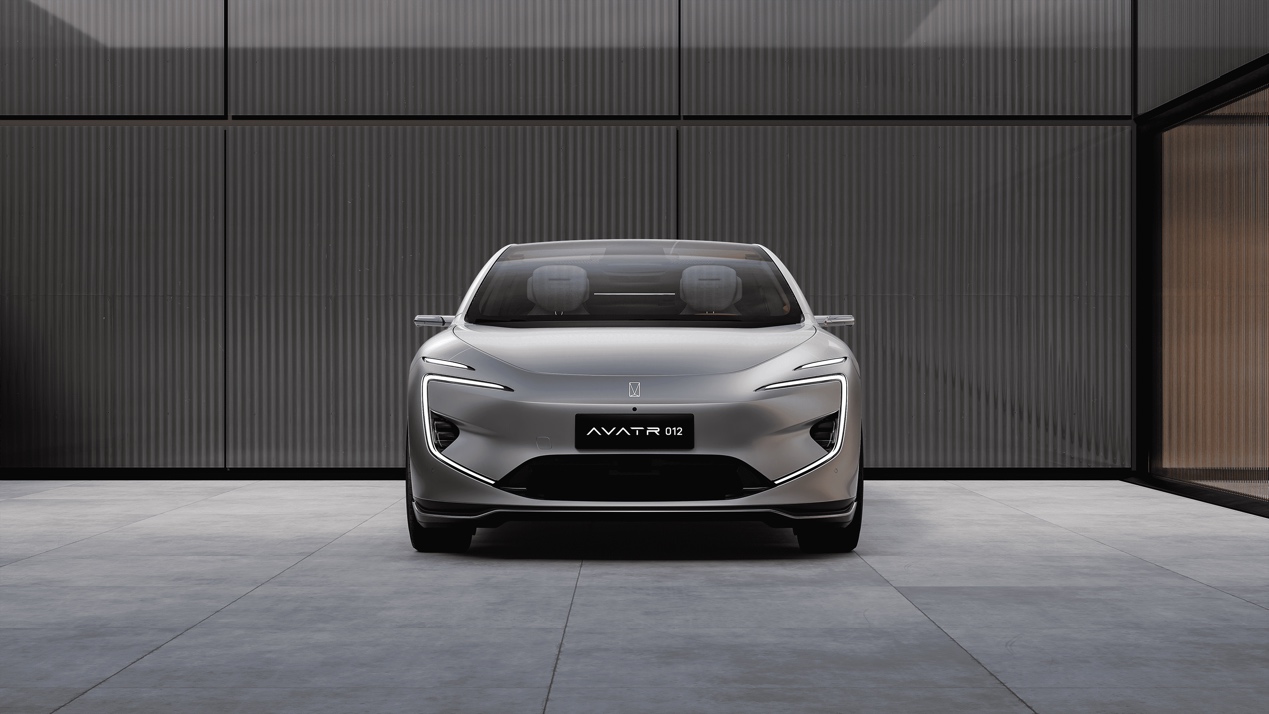 引领科技定义时尚，阿维塔012首批车主开启交付