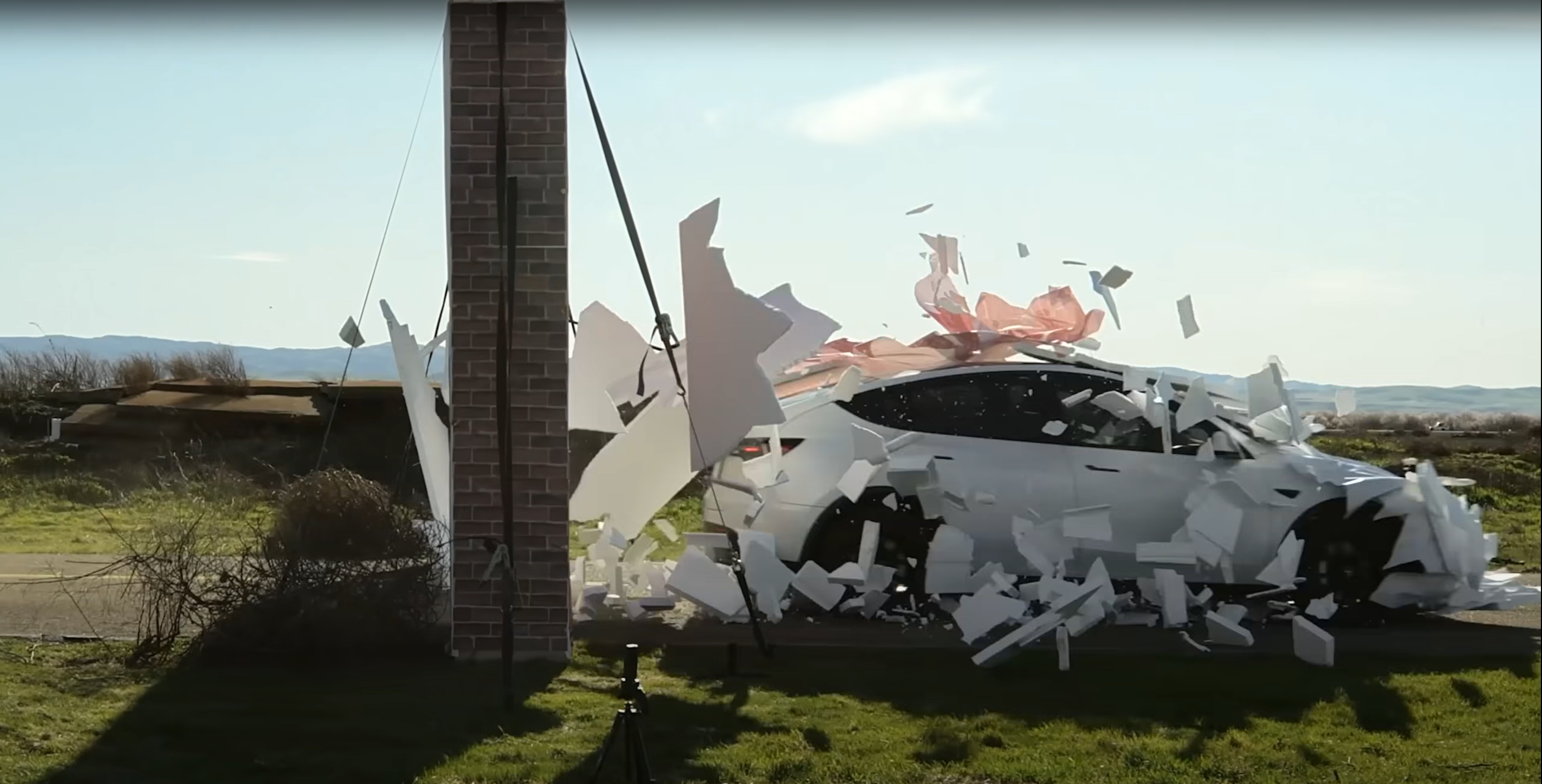 视频博主用粉刷墙壁欺骗特斯拉自动驾驶,结果……插图4 视频博主用粉刷墙壁欺骗特斯拉自动驾驶,结果……插图4