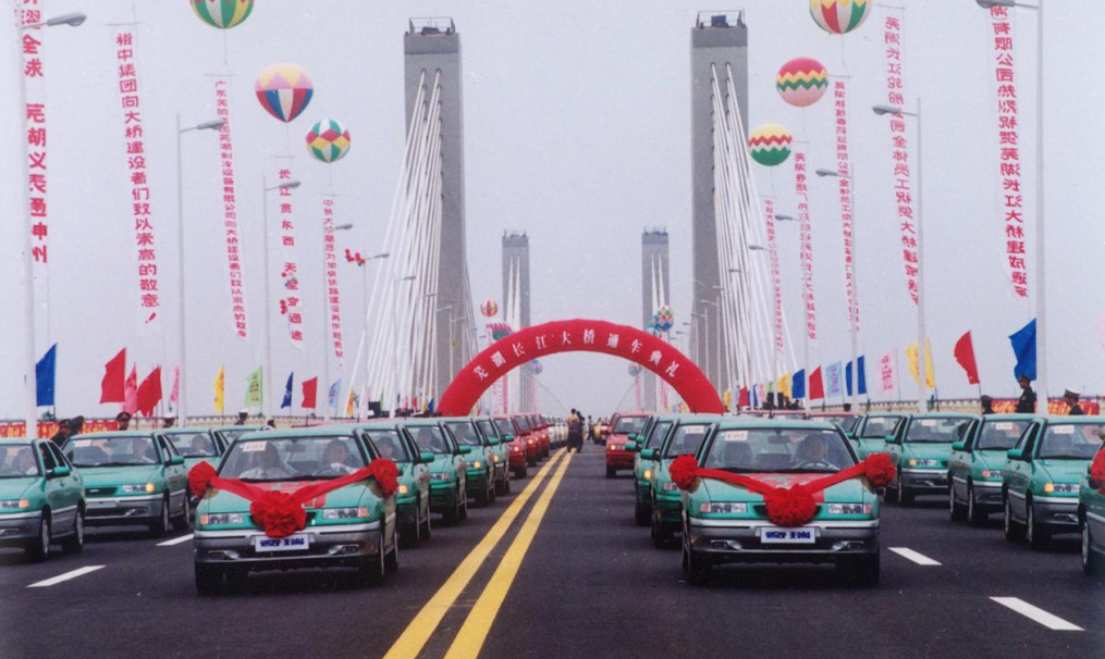 奇瑞将全系搭载猎鹰智驾，百车横跨长江开启新时代！插图1