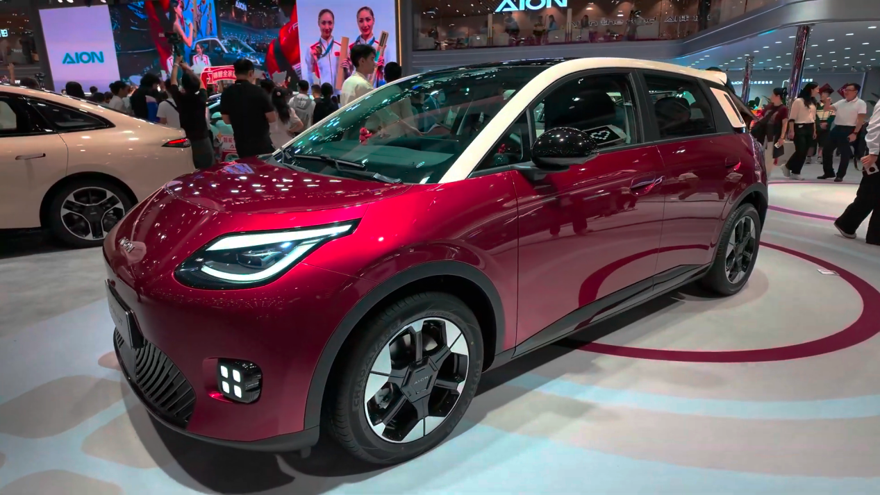 6.98万起埃安UT来袭,能撼动吉利星愿、比亚迪海鸥的地位吗?插图5 6.98万起埃安UT来袭,能撼动吉利星愿、比亚迪海鸥的地位吗?插图5