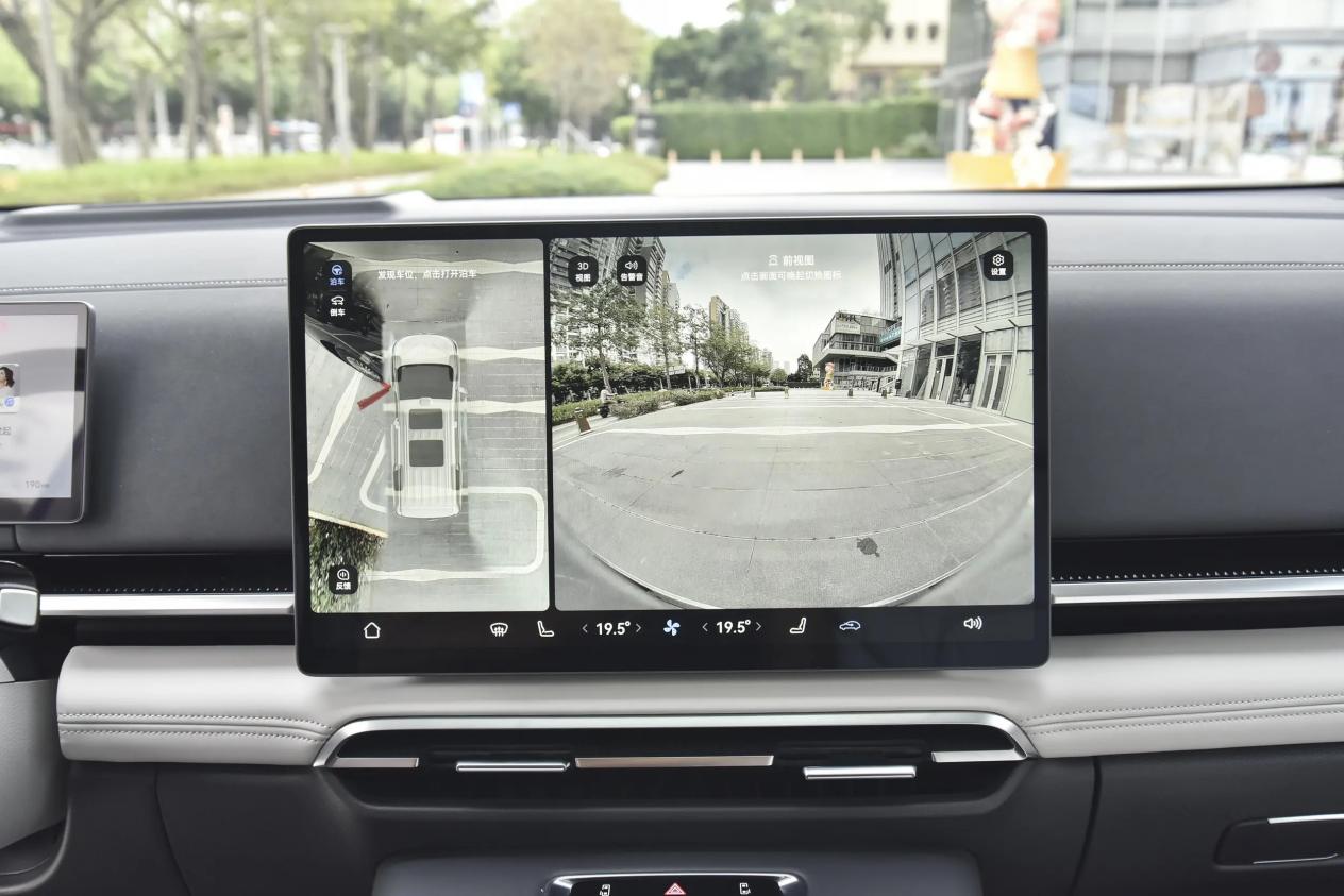 长超5.3m，冰箱彩电大沙发配齐，双电机四驱+华为智驾，油耗4.2L插图2