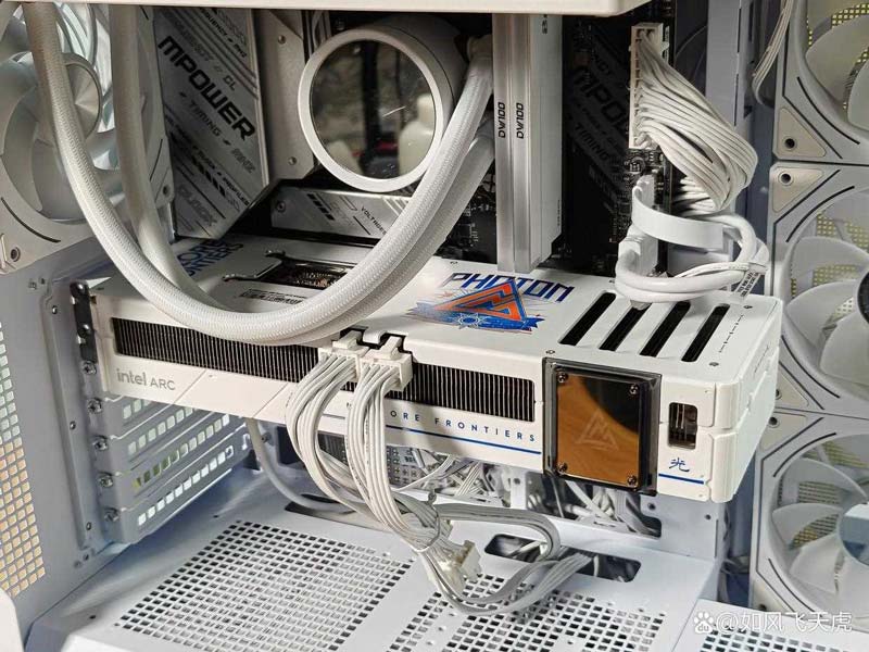 英特尔2代显卡升级完胜N卡4060! 蓝戟B580 Photon 12G OC显卡拆解测评插图11