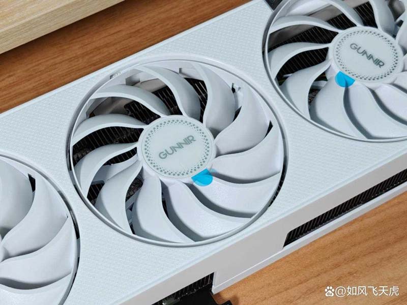 英特尔2代显卡升级完胜N卡4060! 蓝戟B580 Photon 12G OC显卡拆解测评插图3