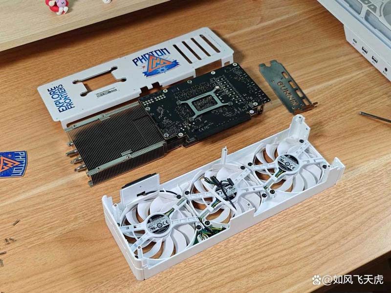 英特尔2代显卡升级完胜N卡4060! 蓝戟B580 Photon 12G OC显卡拆解测评插图8