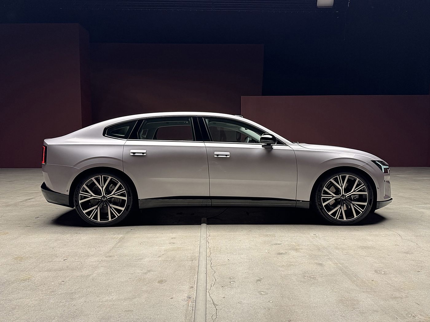 比S90还短？沃尔沃ES90正式亮相，纯电的沃尔沃到底香不香？