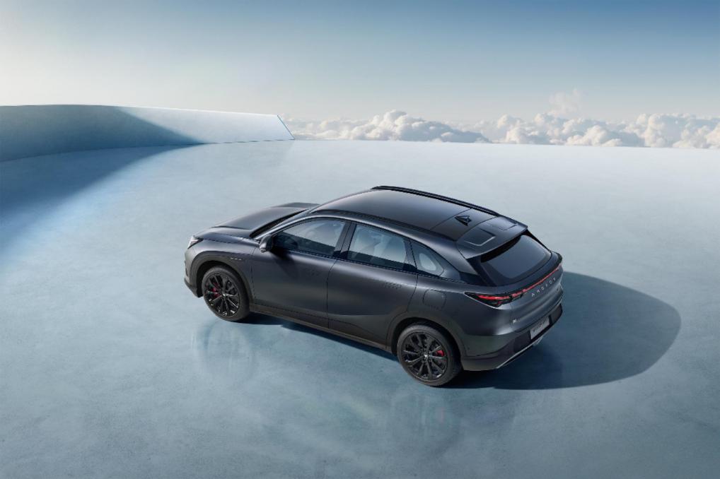 极狐新阿尔法T5神行版，15分钟充电达500公里，5C助力出行